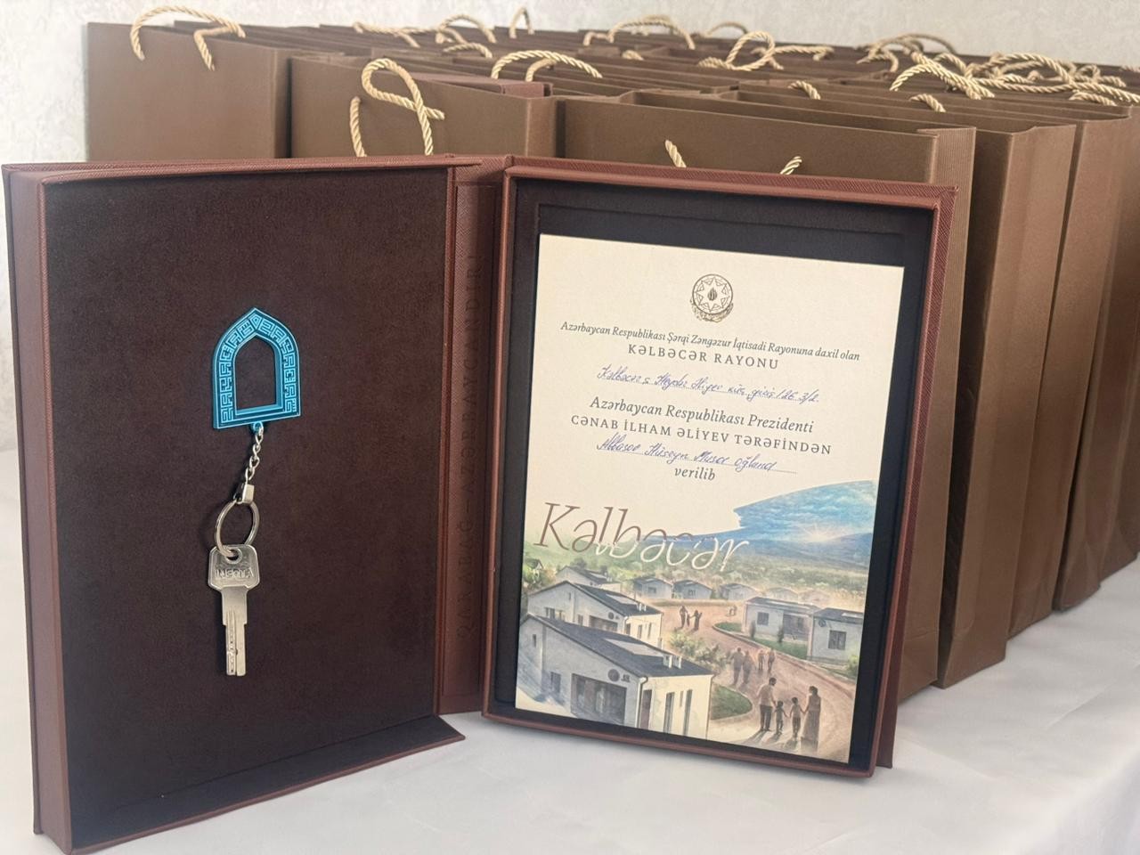 Kəlbəcərə yola salınan köç ünvana çatıb - FOTOLAR